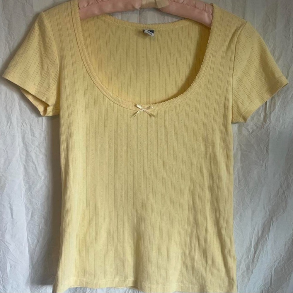 Old Navy Light Yellow Short Sleeve Tee